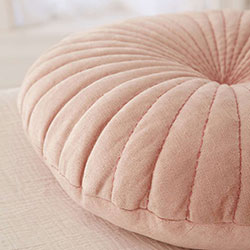 coussin coquillage Urban Outfitters