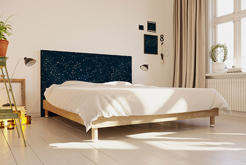 tête de lit bleue avec constellations
